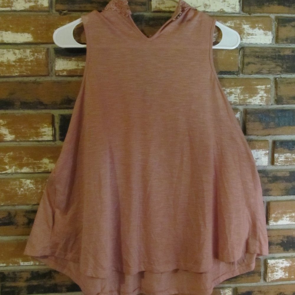 Pink Keyhole Top - Picture 2 of 3